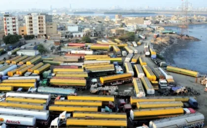 آئل ٹینکرز کی ہڑتال کی دھمکی، وزیر پیٹرولیم اور مالکان کے مذاکرات کل ہوں گے