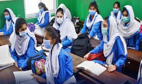 پاکستان کی تاریخ میں پہلی بار سرکاری و نجی اسکولوں میں ہندو طلبہ کے لیے ہندو مذہبی کتب متعارف
