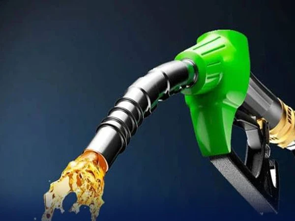 پیٹرولیم مصنوعات کی نئی قیمتوں کا اعلان، ڈیزل 5 روپے 71 پیسے مہنگا