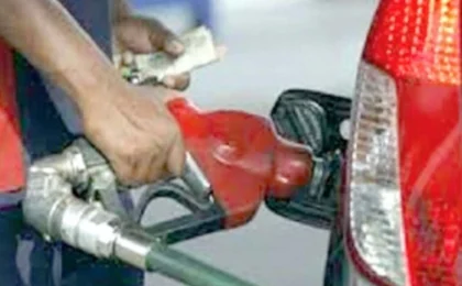 حکومت کا پیٹرولیم مصنوعات کی قیمتیں برقرار رکھنے کا فیصلہ