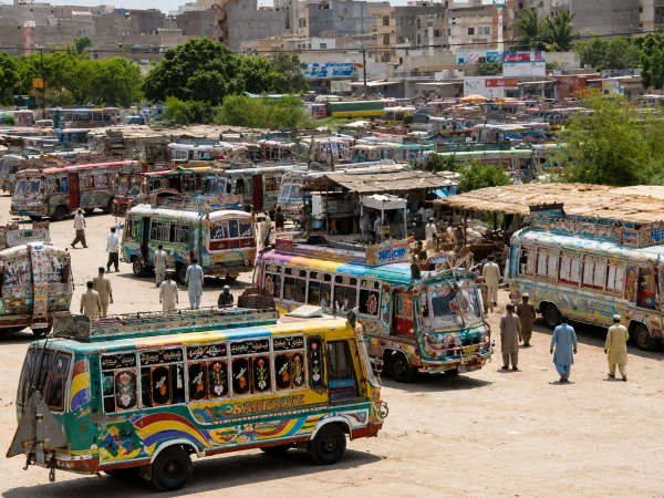 کسی بھی وقت ہڑتال کی کال دی جائے گی، پیٹرول کی قیمت میں اضافے پر ٹرانسپورٹ اتحاد کا ردعمل